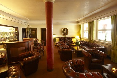 TOP Hotel Jagdschloss Niederwald: 酒吧/休息室