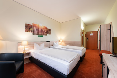 NOVINA HOTEL Südwestpark: Room