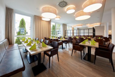 GHOTEL hotel & living Göttingen: Hol recepcyjny