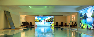 COURT Hotel: 泳池