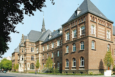 Collegium Leoninum: Exterior View