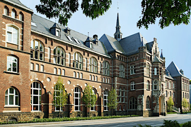 Collegium Leoninum: Exterior View