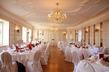 Schlosshotel Neufahrn: Salone