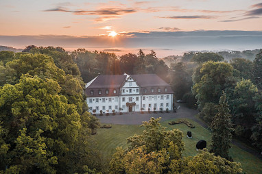 Wald & Schlosshotel Friedrichsruhe: Vista externa