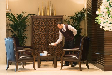 Mövenpick Hotel Izmir: Hol recepcyjny
