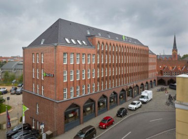 H+ Hotel Lübeck: Vue extérieure
