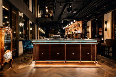 Ruby Louise Hotel Frankfurt: Bar/salotto