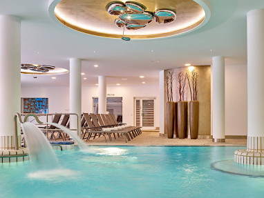 Hotel Maximilian: 泳池
