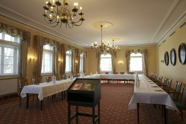 TOP Hotel Jagdschloss Niederwald: конференц-зал