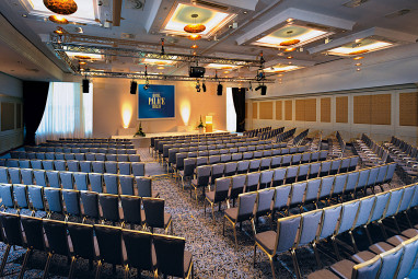 Hotel Palace Berlin: конференц-зал