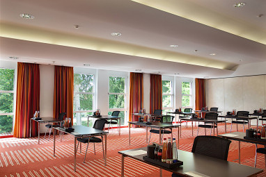 Steigenberger Hotel Der Sonnenhof: конференц-зал