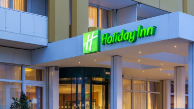 Holiday Inn München Süd: Vista externa