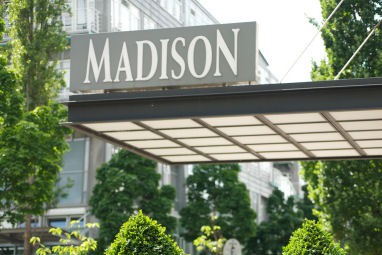 MADISON Hotel: Widok z zewnątrz