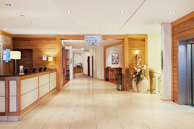 Holiday Inn Nürnberg City Centre: Холл