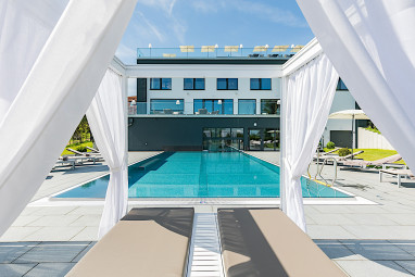 Romantik Hotel Schwanefeld: 泳池