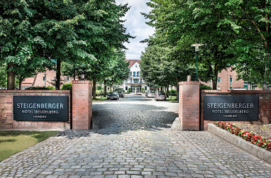 Steigenberger Hotel Treudelberg : Außenansicht