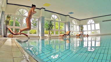 Hotel Sonnengarten: 泳池