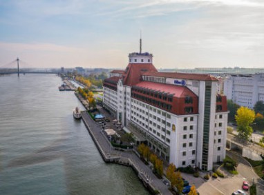 Hilton Vienna Danube Waterfront: Buitenaanzicht