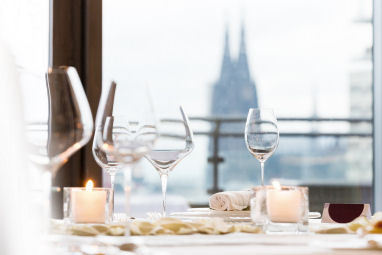 Wasserturm Hotel Cologne – Curio Collection by Hilton™: Restauracja