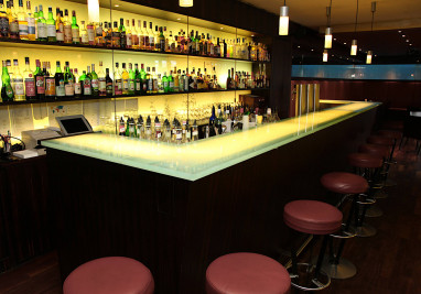Hotel Gude: Bar/Salon