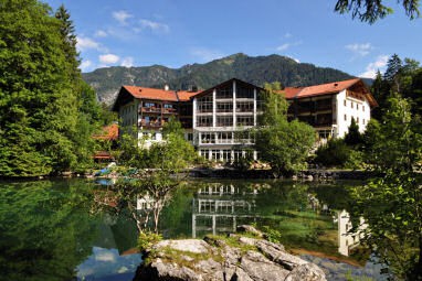 Hotel am Badersee: Vista esterna
