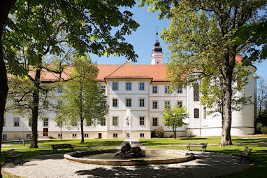 Kloster Irsee Tagungs-, Bildungs- und Kulturzentrum: Widok z zewnątrz
