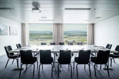 Radisson Blu Hotel Zurich Airport: Sala de conferências