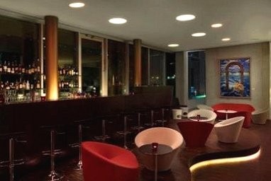 art´otel Cologne powered by Radisson Hotels: Bar/salotto