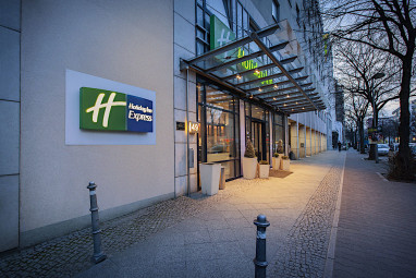Holiday Inn Express Berlin City Centre: Вид снаружи