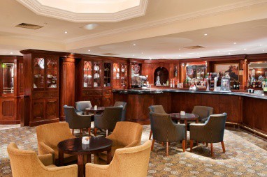 Hilton Newbury Centre: Bar/hol hotelowy
