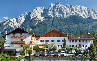 Romantik Alpenhotel Waxenstein: Вид снаружи