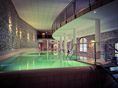 Hotel & Spa Wasserschloss Westerburg : 수영장