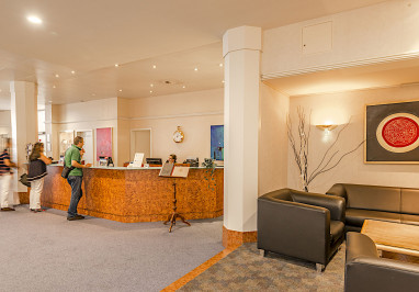 Hotel Metropole AG: Hall