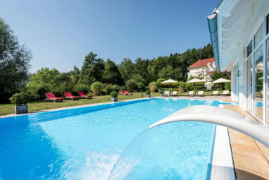 Best Western Plus Parkhotel Maximilian Ottobeuren: 泳池