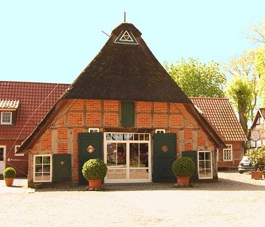 Dreimädelhaus: Exterior View