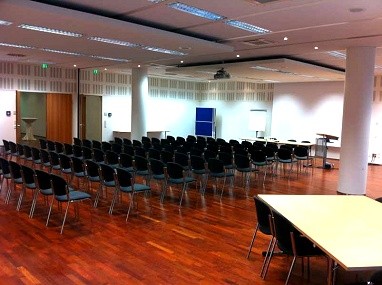 Conference Area Brune Immobilien : конференц-зал