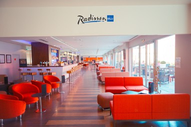 Radisson Blu Hotel Toulouse Airport: 酒吧/休息室