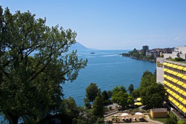 Royal Plaza Montreux & Spa: Vista esterna