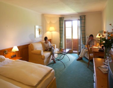 Hotel Auf der Gsteig GmbH: Zimmer