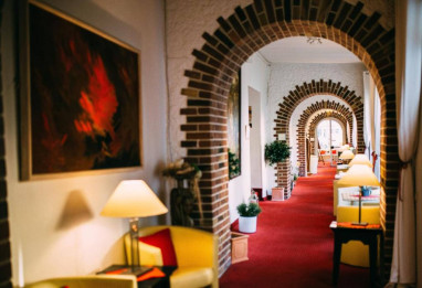 CAREA Schlosshotel Domäne Walberberg: Hol recepcyjny