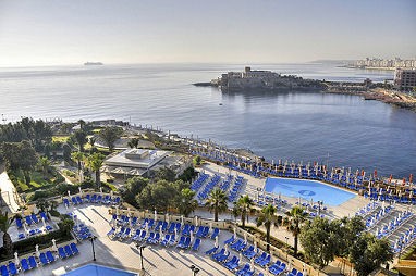 Marina Hotel Corinthia Beach Resort: Außenansicht