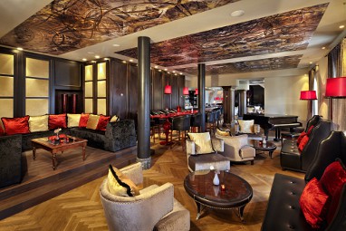 Falkensteiner Schlosshotel Velden : Bar/hol hotelowy