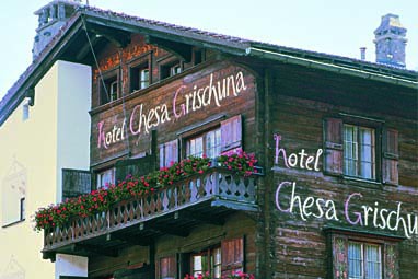 Romantik Hotel Chesa Grischuna: Außenansicht