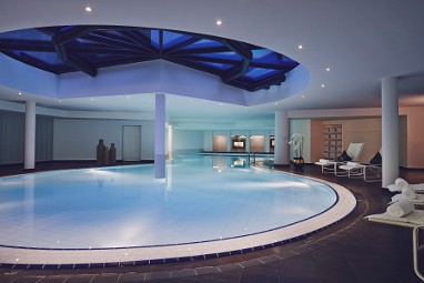 Hotel Waldhuus Davos: 泳池