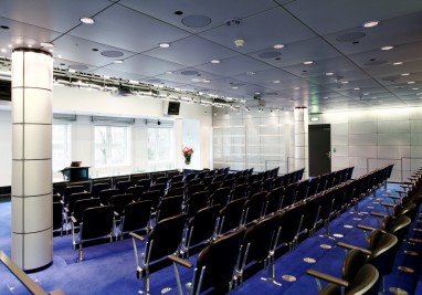 Six Convention Point: Sala de conferências
