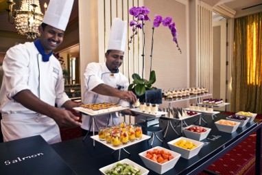 Radisson Blu Hotel Dubai Deira Creek: 餐厅