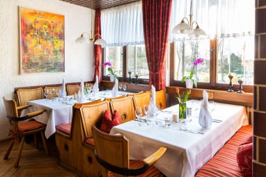 INVITE Hotel Löwen Freiburg: Ресторан