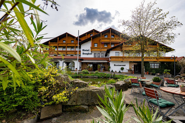Hotel - Restaurant Berghof: Vista externa