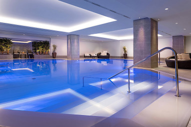 Hilton Prague: 泳池
