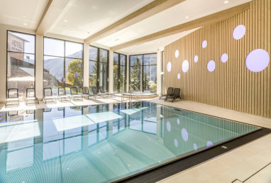 Hotel Goldried: 泳池